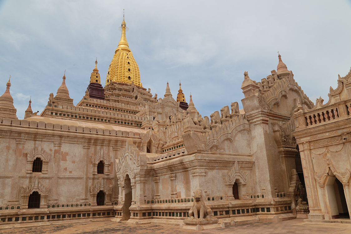 Bagan.
Temple Ananda, l'un des plus anciens et des plus prestigieux temple de Bagan.