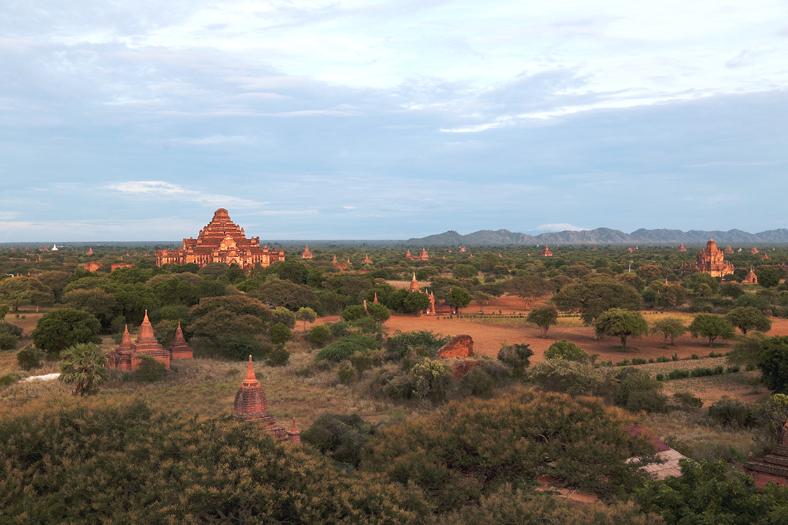 Bagan.
Coucher de soleil depuis la pagode Shwesandaw. On ne se lasse pas de ce paysage...