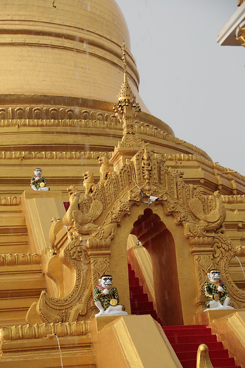 Mandalay.
Kuthodaw pagoda.