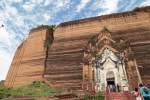 Mandalay, Mingun.
Étonnante pagode commencée en 1790 par le roi, mais restée inachevée. Elle devait être la plus grande pagode du monde avec 153m de hauteur !
Cela reste tout de même un bâtiment impressionnant...