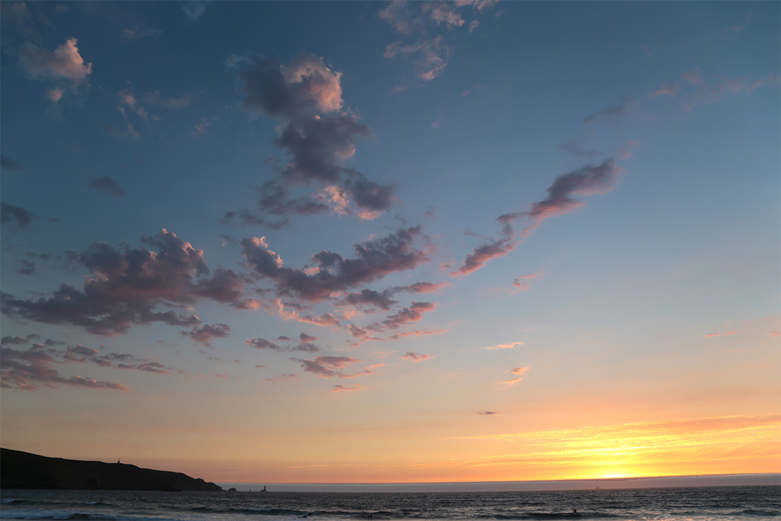 Coucher de soleil sur la baie des TrÃ©passÃ©s.