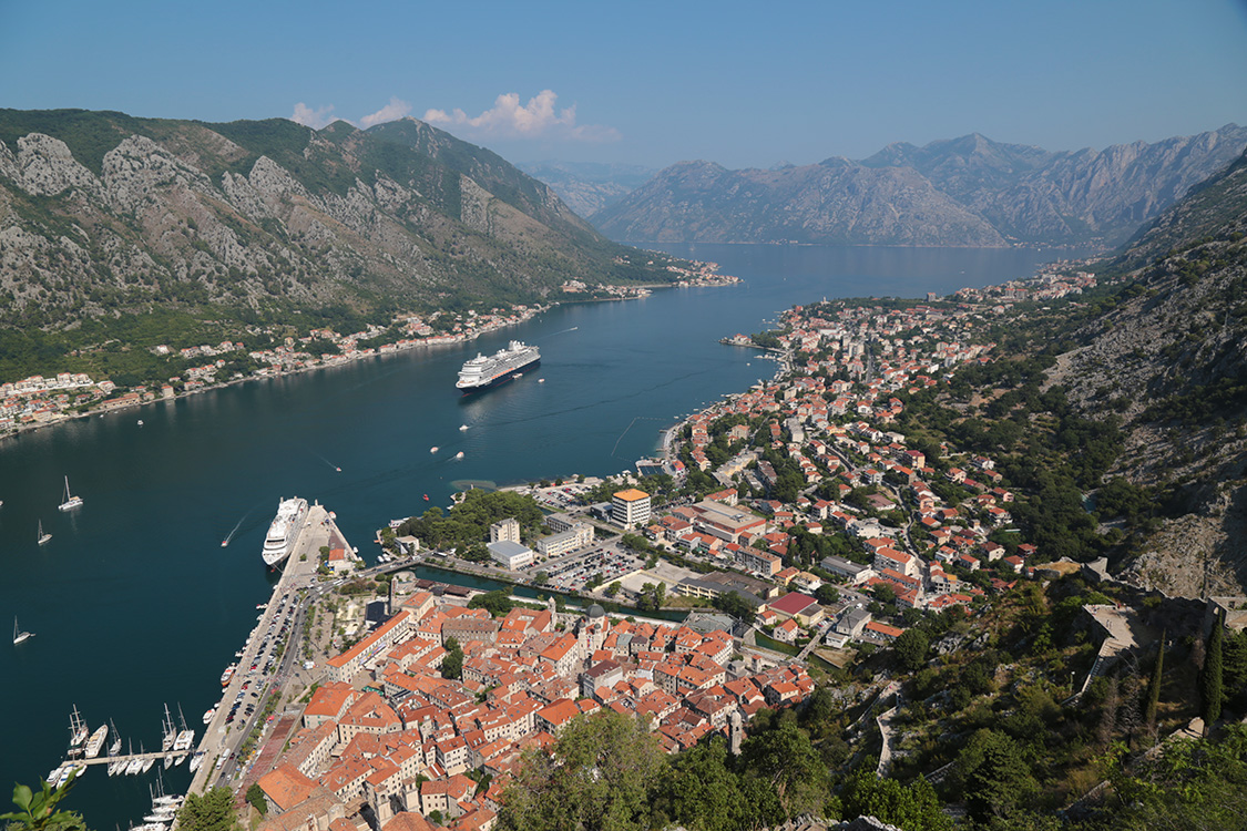 Kotor.
Les paquebots dÃ©versent leur flots de touristes...