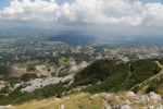 Parc national du Lovcen.
On se rend au mausolée de Njegos, où l'on a une vue à 360° sur le parc du Lovcen. Au loin, la ville de Cetinje, ancienne capitale du Montenegro.