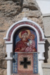 Monastère d'Ostrog.
Les pèlerins déposent un baiser sur cette mosaïque... elle doit porter bonheur...