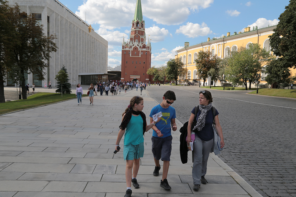 Moscou.
En fait, un kremlin est un ensemble de fortifications des villes de l'ancienne Russie.
Les villes anciennes ont donc chacune leur kremlin !
Mais celui de Moscou est le centre du pouvoir russe depuis plusieurs siÃ¨cles.